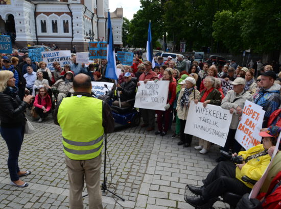 Eiki Nestor, Heljo Pikhof, Helmen Kütt, Urmas Kruuse ja Margus Tsahkna kohtusid puuetega inimestega